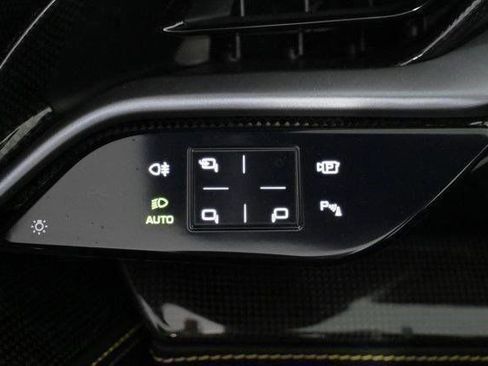 Used 2024 Ferrari SF90 Spider image 26