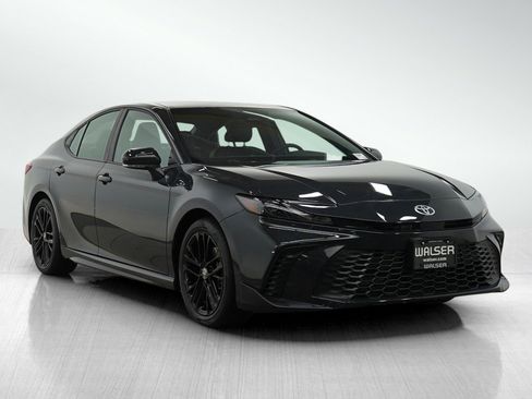 Used 2025 Toyota Camry SE image 7