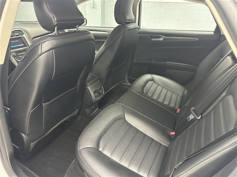 Used 2017 Ford Fusion SE w/ Equipment Group 202A AWD/4WD image 3