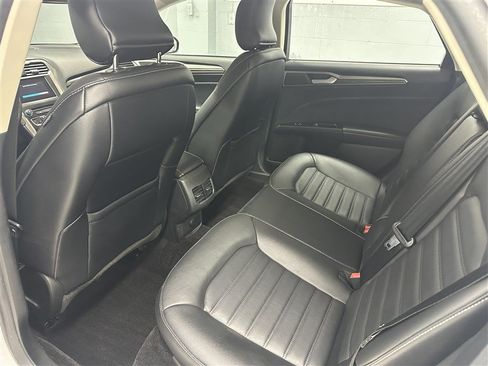 Used 2017 Ford Fusion SE w/ Equipment Group 202A AWD/4WD image 3