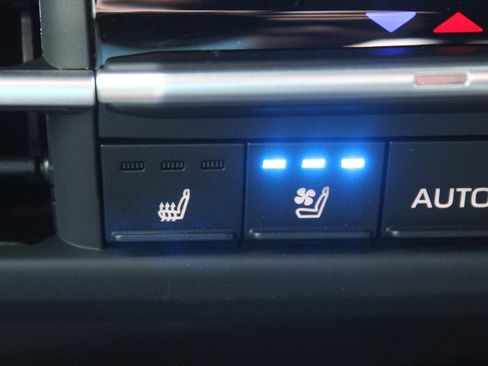 Used 2025 Toyota Sienna XSE image 5