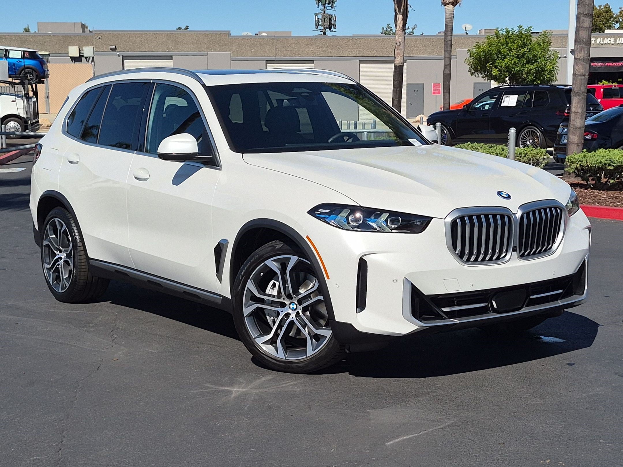 Used 2026 BMW X5 xDrive50e w/ Climate Comfort Package AWD/4WD image 2