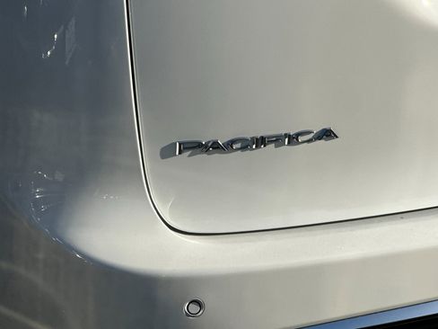 New 2026 Chrysler Pacifica Pinnacle image 28