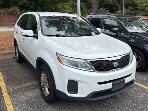Used 2015 Kia Sorento LX image 3