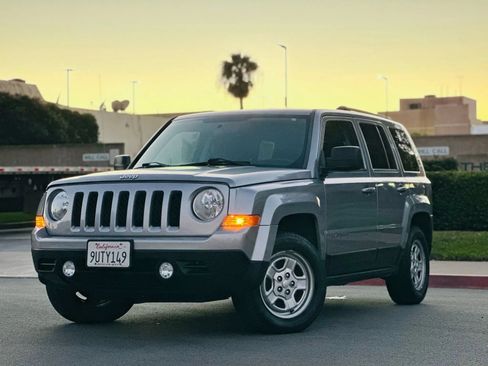 Used 2015 Jeep Patriot Sport w/ Power Value Group FWD image 3