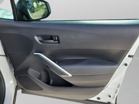 Used 2022 Toyota Corolla Cross LE FWD image 9
