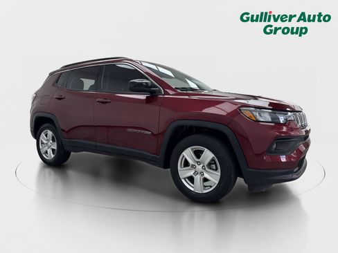Used 2022 Jeep Compass Latitude w/ Sun and Sound Group AWD/4WD image 12