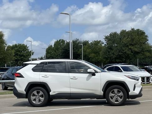 Used 2025 Toyota RAV4 XLE w/ Convenience Package AWD/4WD image 3