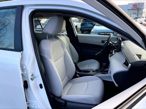 Certified 2024 Toyota Corolla Cross L image 11