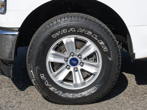 Used 2017 Ford F150 XLT w/ Equipment Group 301A Mid image 38