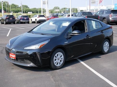 Used 2021 Toyota Prius LE FWD image 3