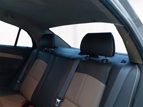 Used 2011 Chevrolet Malibu LTZ image 13