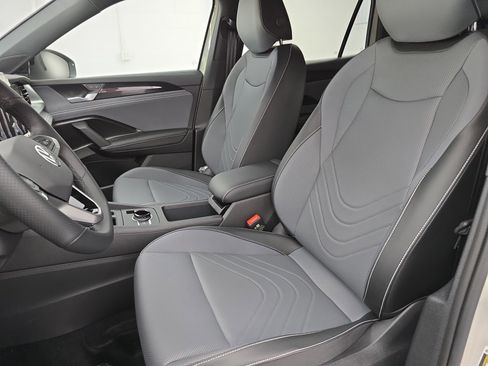 New 2026 Volkswagen Tiguan SE R-Line AWD/4WD image 15