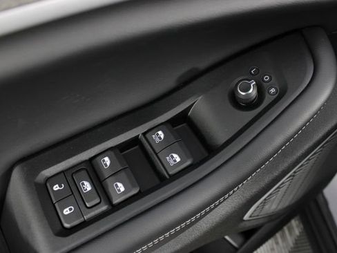 New 2026 Jeep Grand Cherokee Limited w/ Luxury Tech Group II AWD/4WD image 19