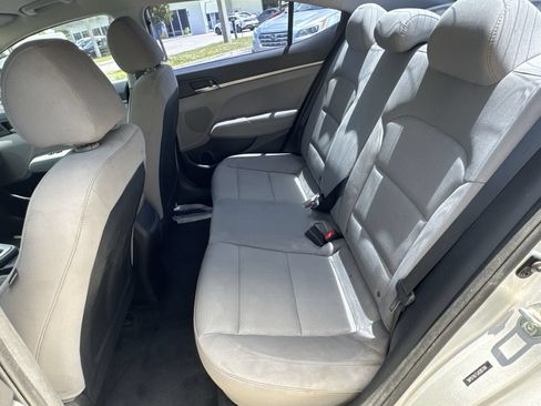 Used 2018 Hyundai Elantra SE FWD image 19