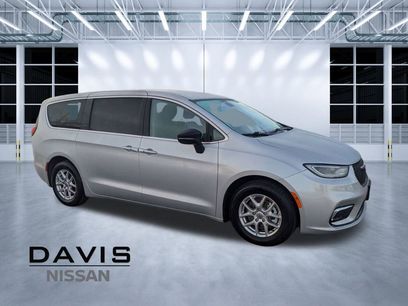 Used 2024 Chrysler Pacifica Touring-L