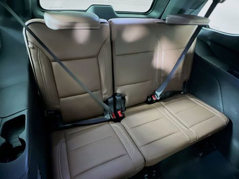 Used 2025 Chevrolet Tahoe High Country AWD/4WD image 27