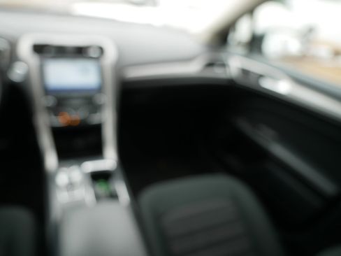 Used 2020 Ford Fusion SE image 11