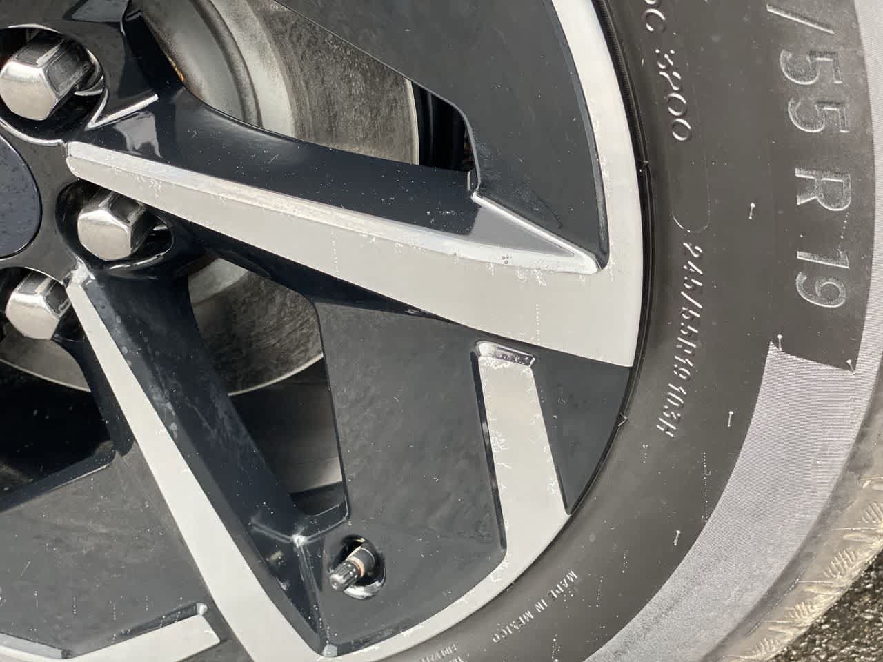Used 2024 Chevrolet Equinox EV LT FWD image 29