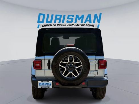 Used 2024 Jeep Wrangler Unlimited Sahara AWD/4WD image 3