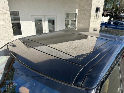 Used 2017 Land Rover Discovery HSE Luxury image 15