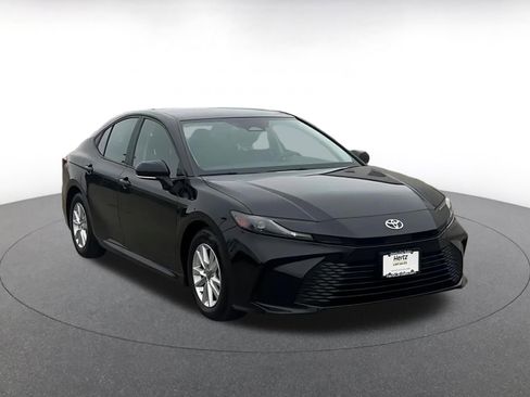 Used 2025 Toyota Camry LE image 3
