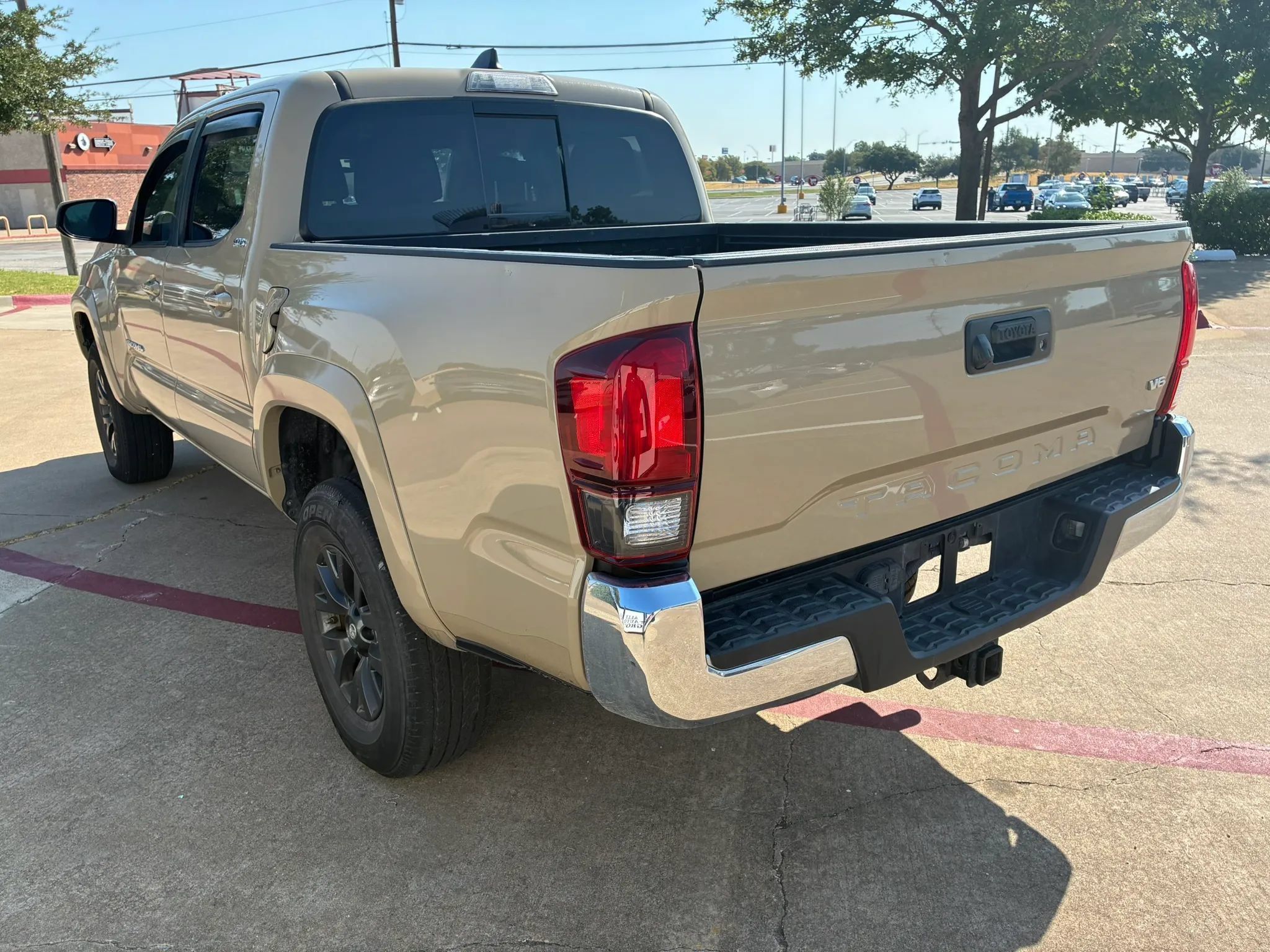 Used 2020 Toyota Tacoma SR5 RWD image 3