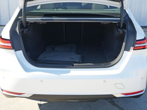 Used 2024 BMW i5 eDrive40 w/ M Sport Package image 10