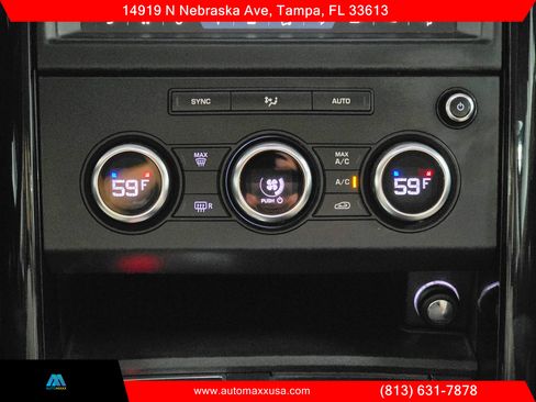 Used 2019 Land Rover Discovery SE image 21