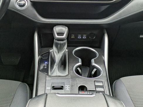 Used 2023 Toyota Highlander L image 21