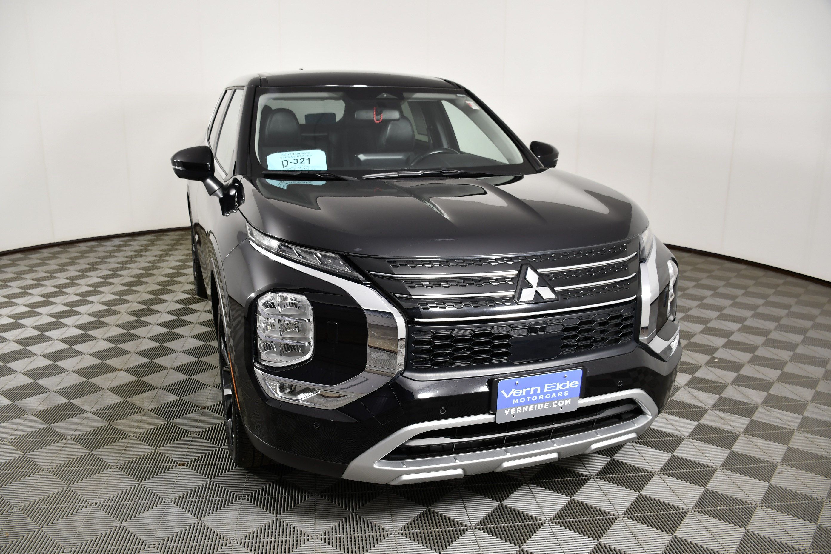 Used 2024 Mitsubishi Outlander SE AWD/4WD image 3