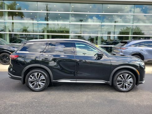 Certified 2026 INFINITI QX60 Luxe w/ Cargo Package FWD image 3