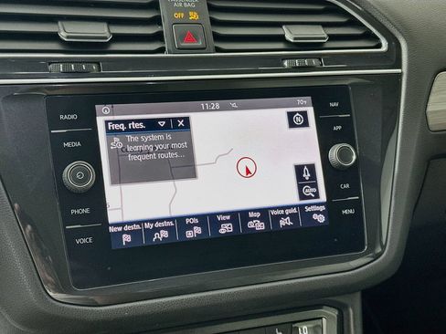 Used 2019 Volkswagen Tiguan SEL FWD image 13