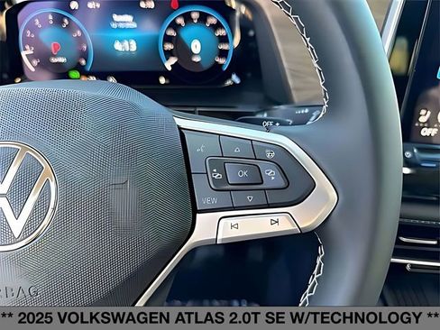 Used 2025 Volkswagen Atlas SE image 22