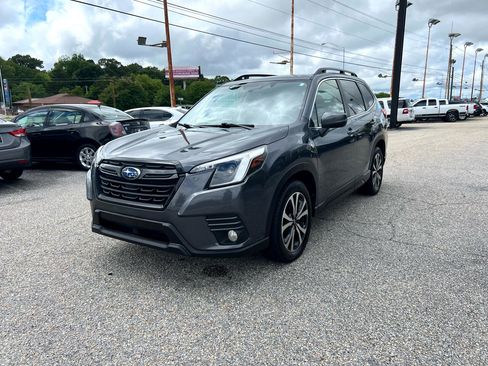 Used 2022 Subaru Forester Limited image 12