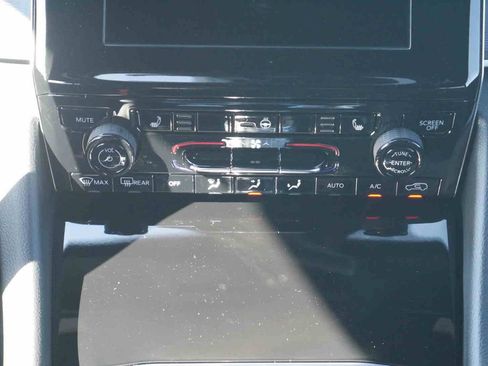 New 2025 Jeep Grand Cherokee Laredo X w/ Luxury Tech Group I image 5