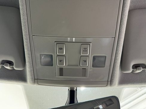 Used 2021 Volkswagen Tiguan SE FWD image 29