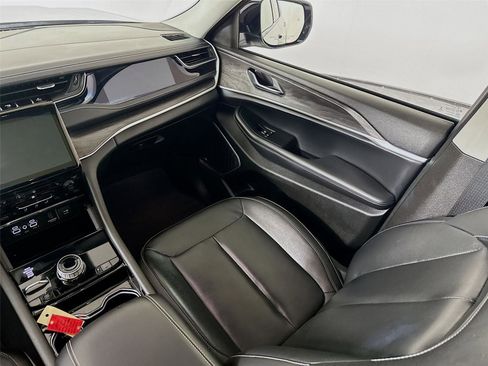 Used 2022 Jeep Grand Cherokee Limited 4xe image 26