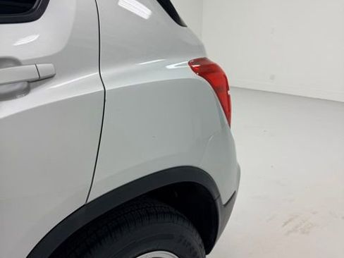 Used 2022 Chevrolet Trax LS w/ Tint and Cruise Package image 33