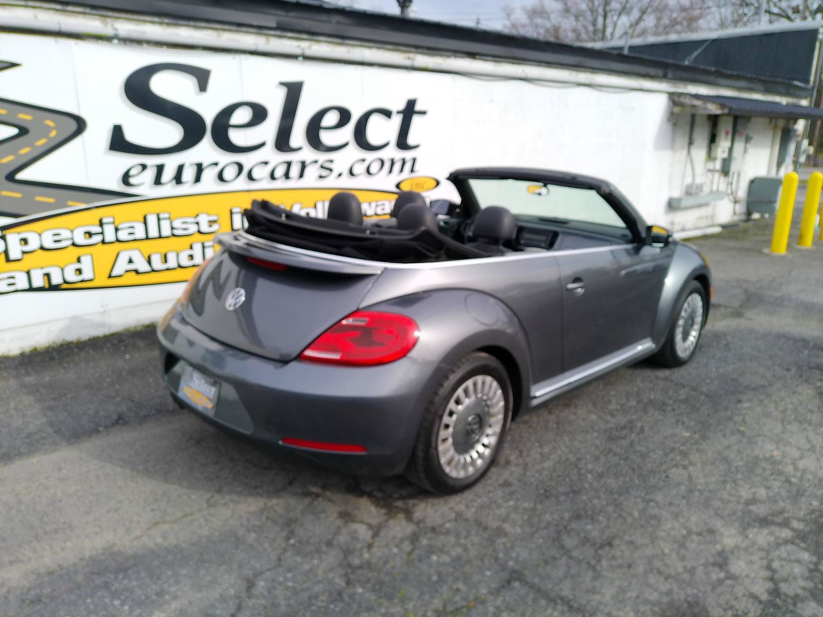Used 2014 Volkswagen Beetle 2.5 FWD image 34