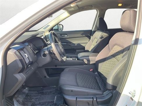 Used 2022 Nissan Pathfinder S w/ Cargo Package image 10