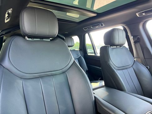 Used 2025 Land Rover Range Rover Long Wheelbase SE AWD/4WD image 29