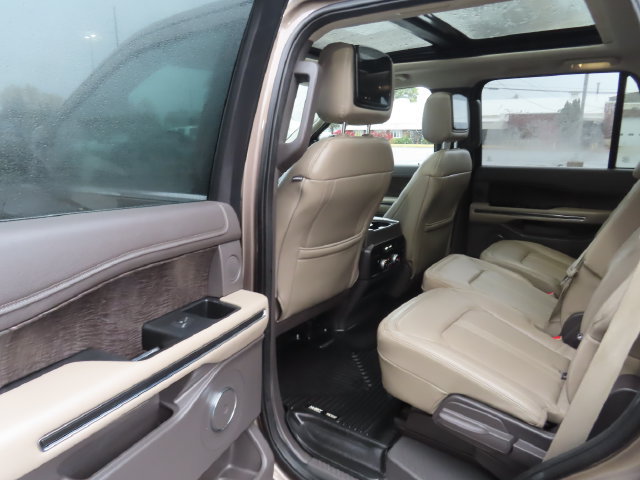 Used 2019 Ford Expedition Limited w/ Equipment Group 302A AWD/4WD image 21