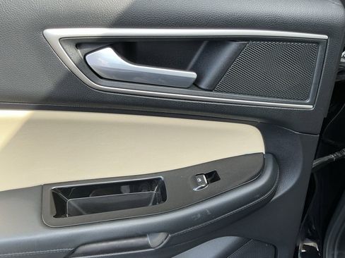 Used 2020 Ford Edge SEL image 42