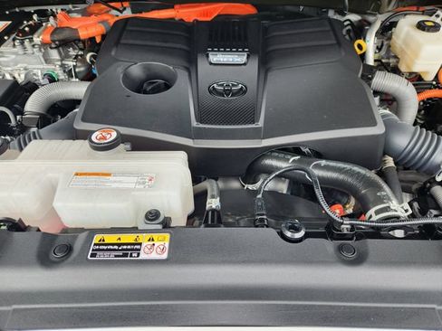 Used 2025 Toyota Tundra Platinum AWD/4WD image 32