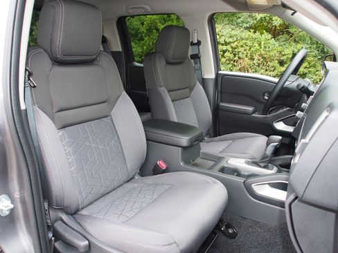 Used 2026 Nissan Frontier SV image 10