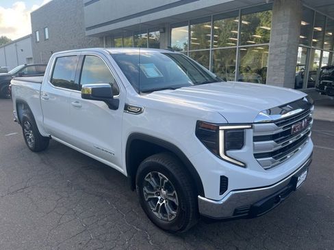 New 2026 GMC Sierra 1500 SLE image 4