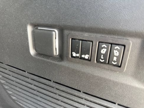 Used 2023 Chevrolet Tahoe High Country AWD/4WD image 13