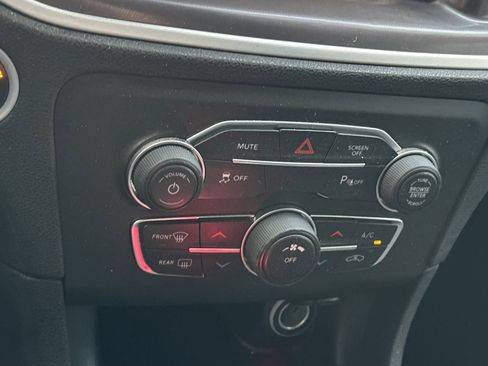 Used 2022 Dodge Charger SXT image 19