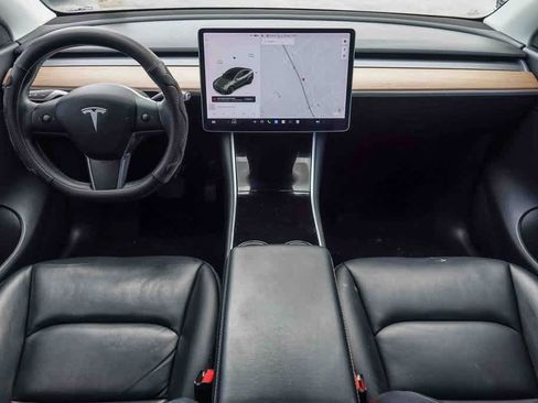 Used 2021 Tesla Model Y Long Range image 11